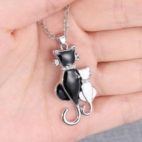 Really Cute 2 Cats Blk & Wht Rhinestone Necklace - Picture 2 of 4